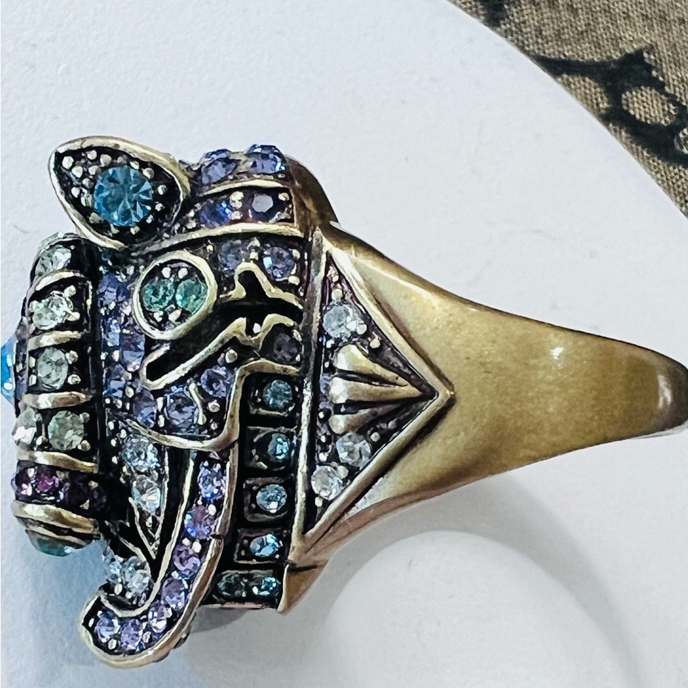 Heidi Daus Glittering Guardian Fu Dog Swarovski Crystals ring size 8 like new - Picture 10 of 11